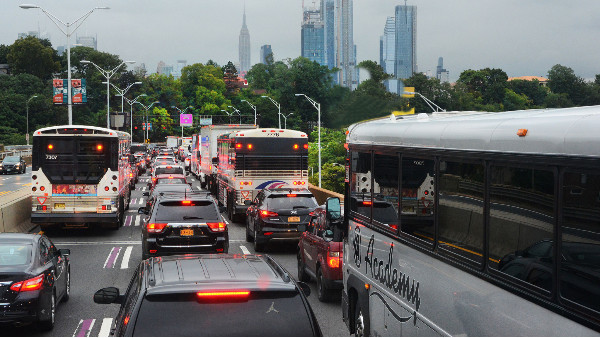 監(jiān)控系統(tǒng)安裝公司淺談路口紅綠燈人臉識(shí)別監(jiān)控抓拍系統(tǒng)